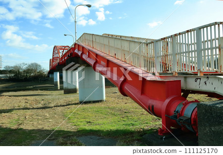 Onoshima Suido Bridge, with a sidewalk installed on top of the aqueduct bridge Onoshima Suido Bridge, with a sidewalk installed on top of the aqueduct bridge 111125170