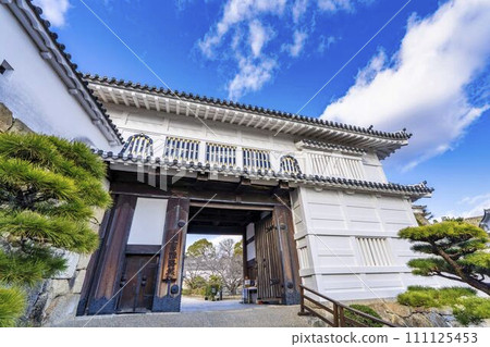 黃昏的國寶姬路城菱之門 兵庫縣姬路市 黃昏的國寶姬路城菱之門 兵庫縣姬路市 111125453