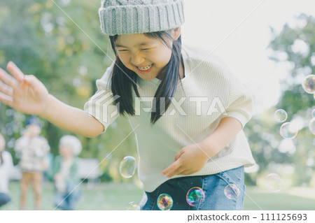 child, kid, girl 111125693