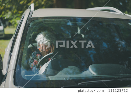 老人司機 111125712