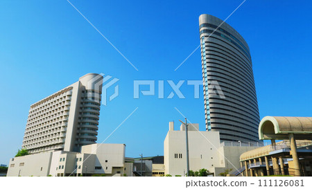 神戶波多比亞飯店與藍天城市景觀 神戶波多比亞飯店與藍天城市景觀 111126081