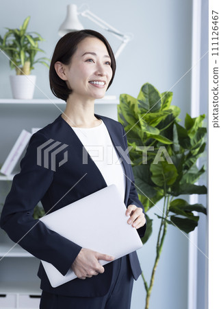 Beautiful working woman Beautiful working woman 111126467