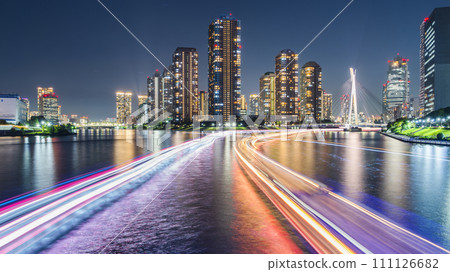 Night view of the Chuo Bridge over the Sumida River and high-rise apartment complexes [Chuo-ku, Tokyo] 111126682