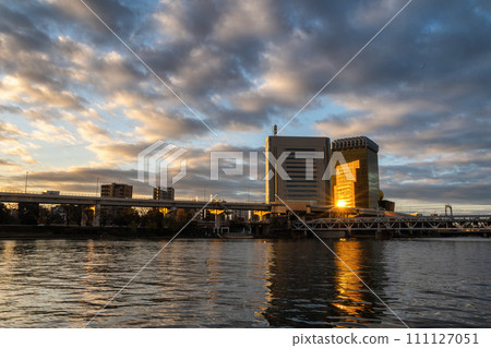 Tokyo Skytree shining in the morning sun Tokyo Skytree shining in the morning sun 111127051