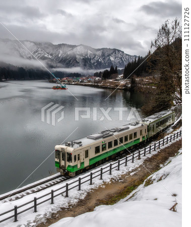 Fukushima Prefecture, Tadami River in winter, snowy scenery on the Tadami Line 111127726