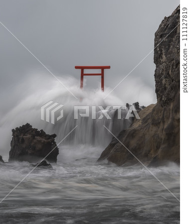 福島縣磐城市大洗的暴風雨早晨 福島縣磐城市大洗的暴風雨早晨 111127819