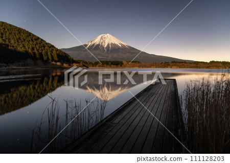 Mt. Fuji in winter seen from Lake Tanuki 111128203