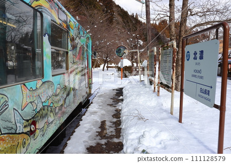 Kitano Station in winter, the terminal station of the Nagaragawa Railway (Gujo City, Gifu Prefecture) Kitano Station in winter, the terminal station of the Nagaragawa Railway (Gujo City, Gifu Prefecture) 111128579