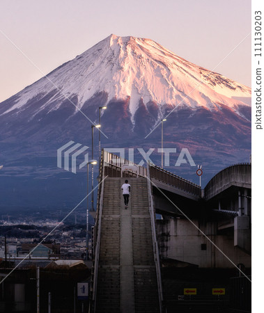 Shizuoka Prefecture, snow-capped Mt. Fuji night view Shizuoka Prefecture, snow-capped Mt. Fuji night view 111130203