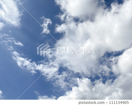 夏天藍天白雲。東京。 夏天藍天白雲。東京。 111134905
