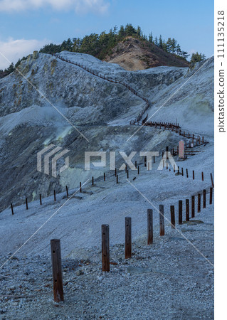 The mountain surface covered with gray-white lava and the desolate hell-like scenery of Kawarage Jigoku in Yuzawa City, Akita Prefecture, Japan 111135218