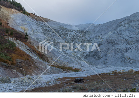 The mountain surface covered with gray-white lava and the desolate hell-like scenery of Kawarage Jigoku in Yuzawa City, Akita Prefecture, Japan The mountain surface covered with gray-white lava and the desolate hell-like scenery of Kawarage Jigoku in Yuzawa City, Akita Prefecture, Japan 111135232