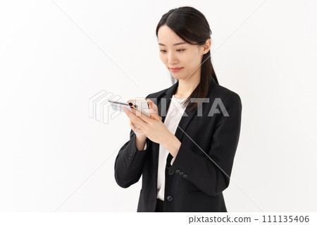 Young woman smartphone card 111135406