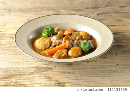 Beef stew with many ingredients such as broccoli, carrots, and shimeji mushrooms. 111135899