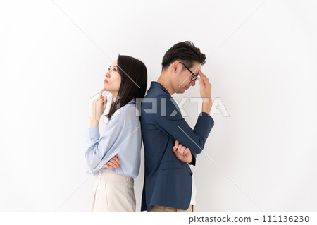 Business men and women arms crossed back to back 111136230