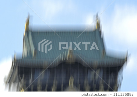 Image of earthquake occurrence (Osaka Castle Park castle tower) 111136892