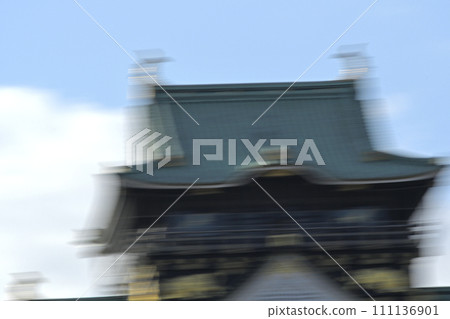 地震發生影像（大阪城公園天守閣） 111136901