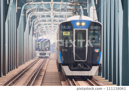 [阪神本線]穿越淀川大橋的普通列車 111138061