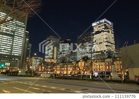 東京車站燈火通明 東京車站夜景 111139776