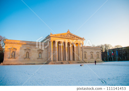 德國慕尼黑雪天清晨的國王廣場 德國慕尼黑雪天清晨的國王廣場 111141453