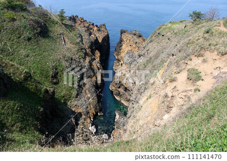 [能登]從八瀨斷崖看到的陡峭懸崖 111141470