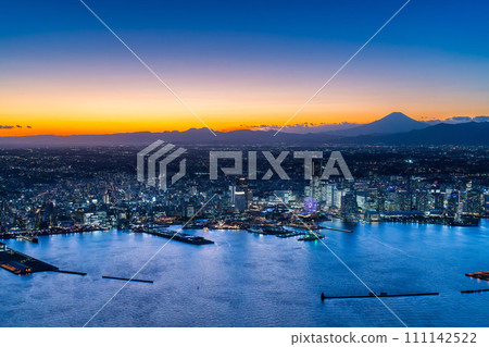 (Yokohama night view) Minato Mirai magic hour and Mt. Fuji 111142522