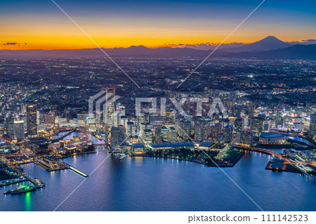(Yokohama night view) Minato Mirai magic hour and Mt. Fuji 111142523