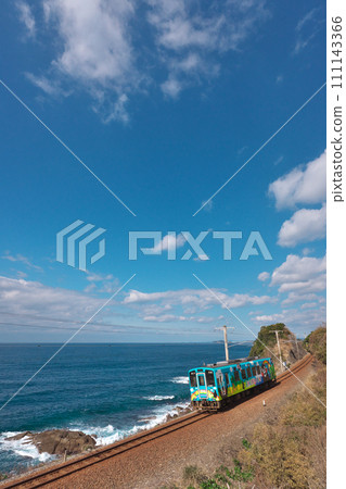 Hisatsu Orange Railway wrapping train running along the East China Sea 111143366