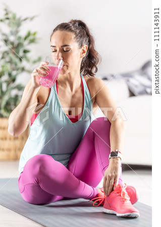 Female athlete drinks collagen or protein drink to increase performance before exercise 111143911