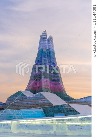 Harbin International Ice and Snow Sculpture Festival is an annual winter festival that takes place in Harbin, China. It is the world largest ice and snow festival. 111144091