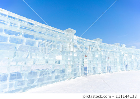 Harbin International Ice and Snow Sculpture Festival is an annual winter festival that takes place in Harbin, China. It is the world largest ice and snow festival. 111144138