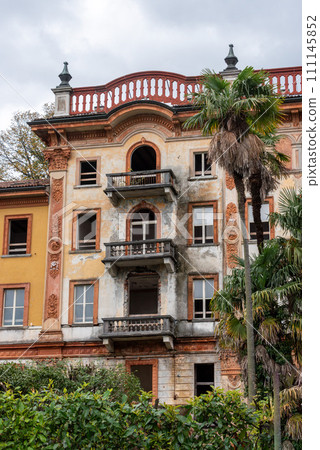 Ruin of an old hotel palace in Bellagio at lake Como 111145852