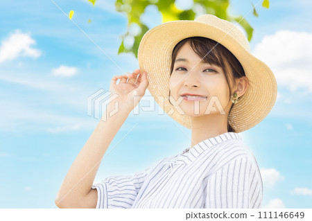 A woman wearing a straw hat 111146649
