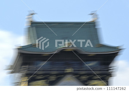 Image of earthquake occurrence (Osaka Castle Park castle tower) 111147262