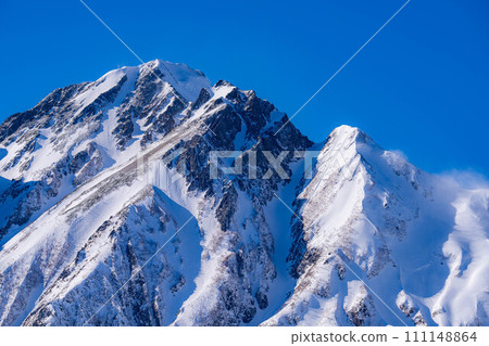 [Snowy mountain material] Landscape seen from Mt. Kotomi in winter [Nagano Prefecture] 111148864