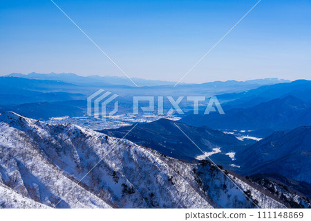 [Snowy mountain material] Landscape seen from Mt. Kotomi in winter [Nagano Prefecture] 111148869