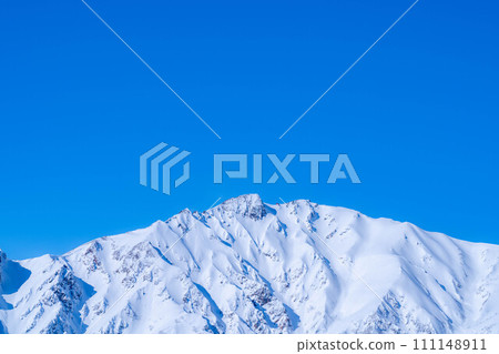 [Snowy mountain material] Landscape seen from Mt. Kotomi in winter [Nagano Prefecture] 111148911