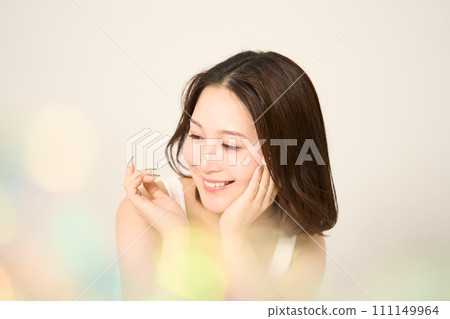 Female beauty image front blur Female beauty image front blur 111149964