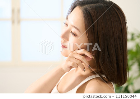 Female beauty image 111150044