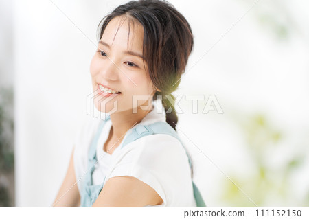 20多歲女人微笑的照片 20多歲女人微笑的照片 111152150