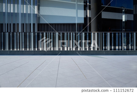 Empty floor with modern pattern glass wall 111152672