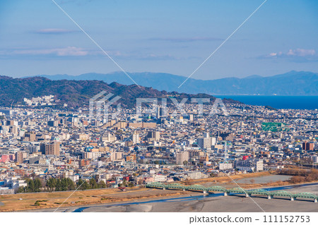 (Shizuoka Prefecture) Abe River and the cityscape of Shizuoka City seen from Maruyama Flower Garden 111152753