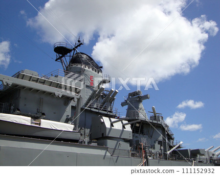 USS Missouri radar and satellite towers at midship USS Missouri radar and satellite towers at midship 111152932