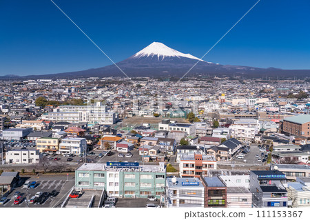 [靜岡縣] 俯瞰富士山的富士市街景 111153367