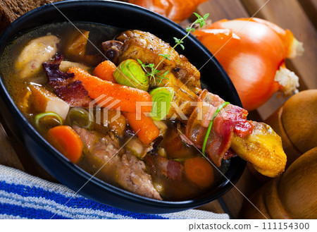 Scotland chicken soup Cock-a-leekie Scotland chicken soup Cock-a-leekie 111154300