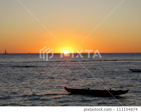 Sunset on the horizon of the Pacific Ocean Sunset on the horizon of the Pacific Ocean 111154874