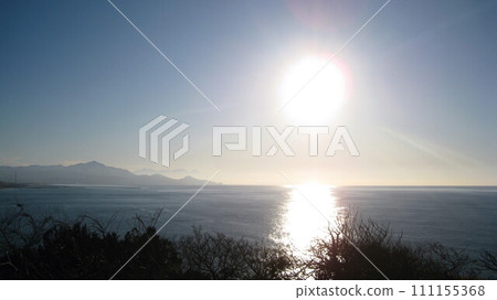 冬天的藍天、陽光與日本海 冬天的藍天、陽光與日本海 111155368