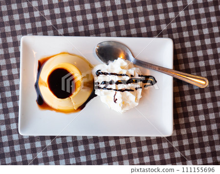Popular dessert of Spanish cuisine Flan con nata Popular dessert of Spanish cuisine Flan con nata 111155696