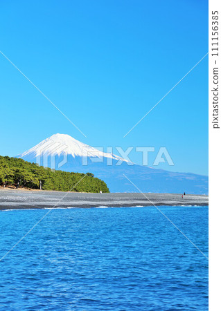 在靜岡縣藍天的美穗沒松原和富士山 111156385