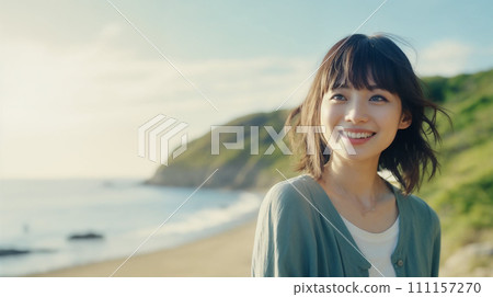 微笑在海岸的婦女 111157270